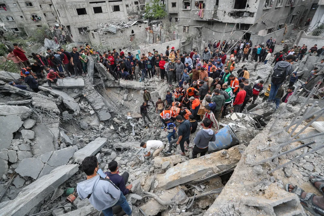 Gaza Civil Defense recovers 19 Palestinian bodies from ruined Gaza City building