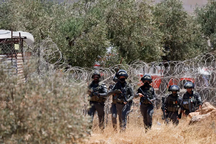 Illegal Israeli settlers attack occupied West Bank Mosque as forces abduct 7 Palestinians