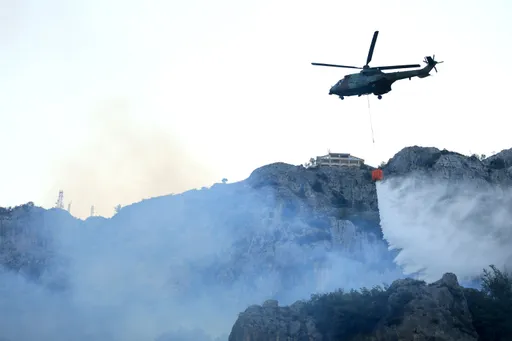 Lufta me zjarret në Shqipëri: 34 vatra të raportuara në 24 orë, gjashtë mbeten aktive
