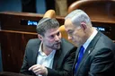 קרעים בממשלת הכיבוש: עימותים סוערים בקבינט סביב ההסדר בעזה והתוקפנות בלבנון