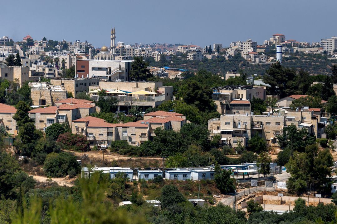 تصعيد استيطاني بالضفة.. إسرائيل تطرح 627 وحدة وتبدأ إسكان مستوطنة جديدة