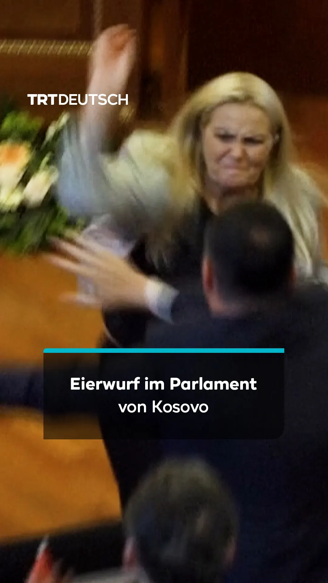 Eierwurf im Parlament von Kosovo