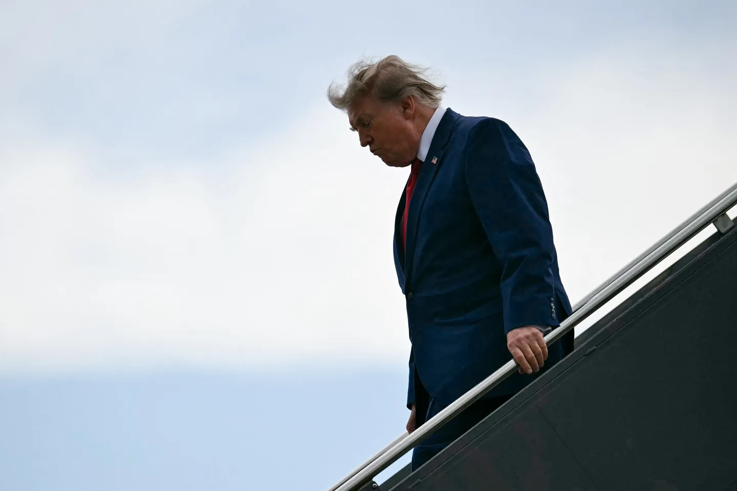 Trump signals shift towards economic pressure on Iran