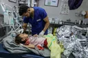 Семь палестинцев получили ранения в результате очередных израильских обстрелов сектора Газа