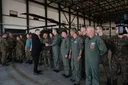 Pilotët e Forcës Ajrore marrin mirënjohje për përballjen me zjarret në Shqipëri