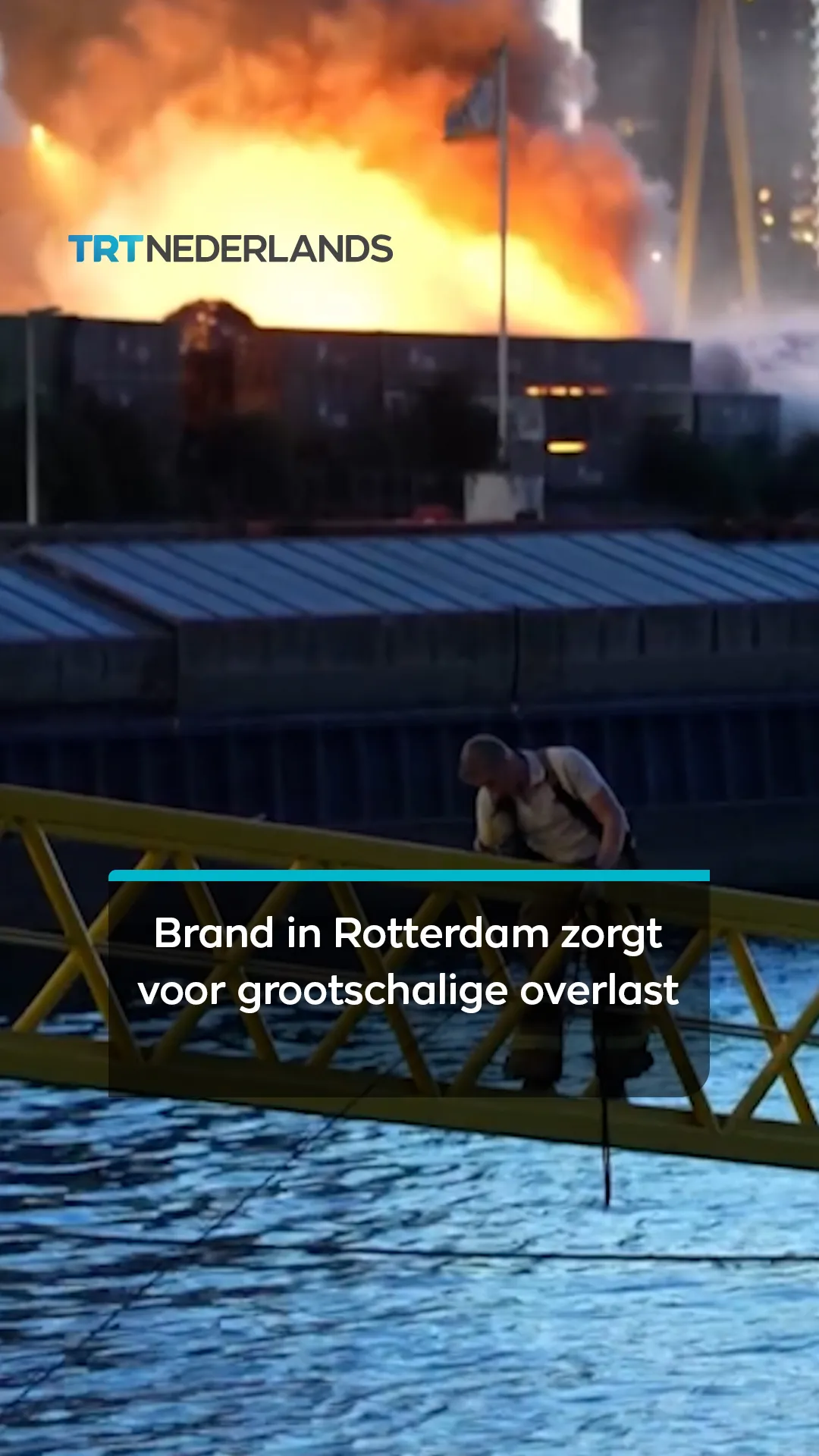 Veel rookoverlast door brand bij recyclingbedrijf Rotterdam, Maastunnel dicht