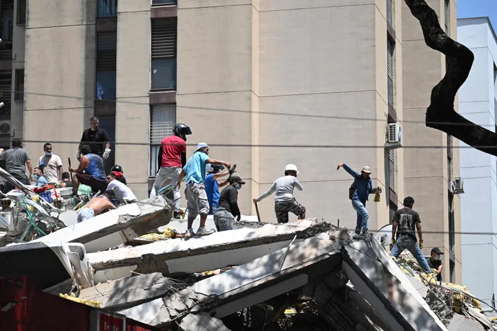 Colombia declares emergency after powerful 7.4 quake kills scores