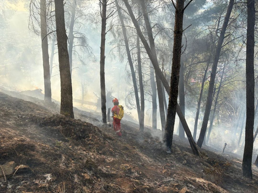 Situata me zjarret në Shqipëri  pesë vatra vijojnë aktive