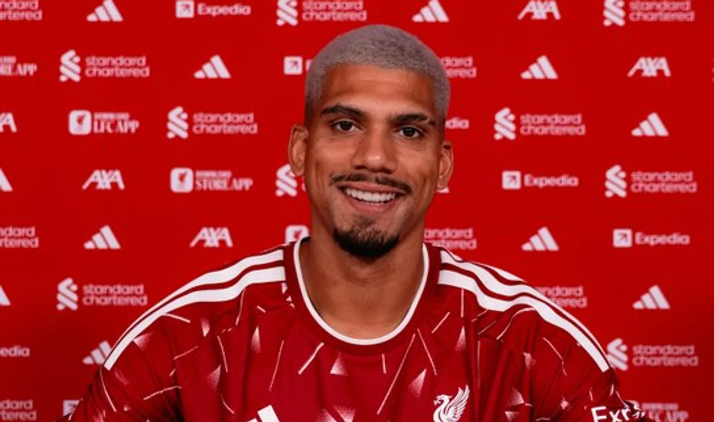 Araújo qualifie son prêt à Liverpool de "mouvement idéal" après avoir quitté Barcelone