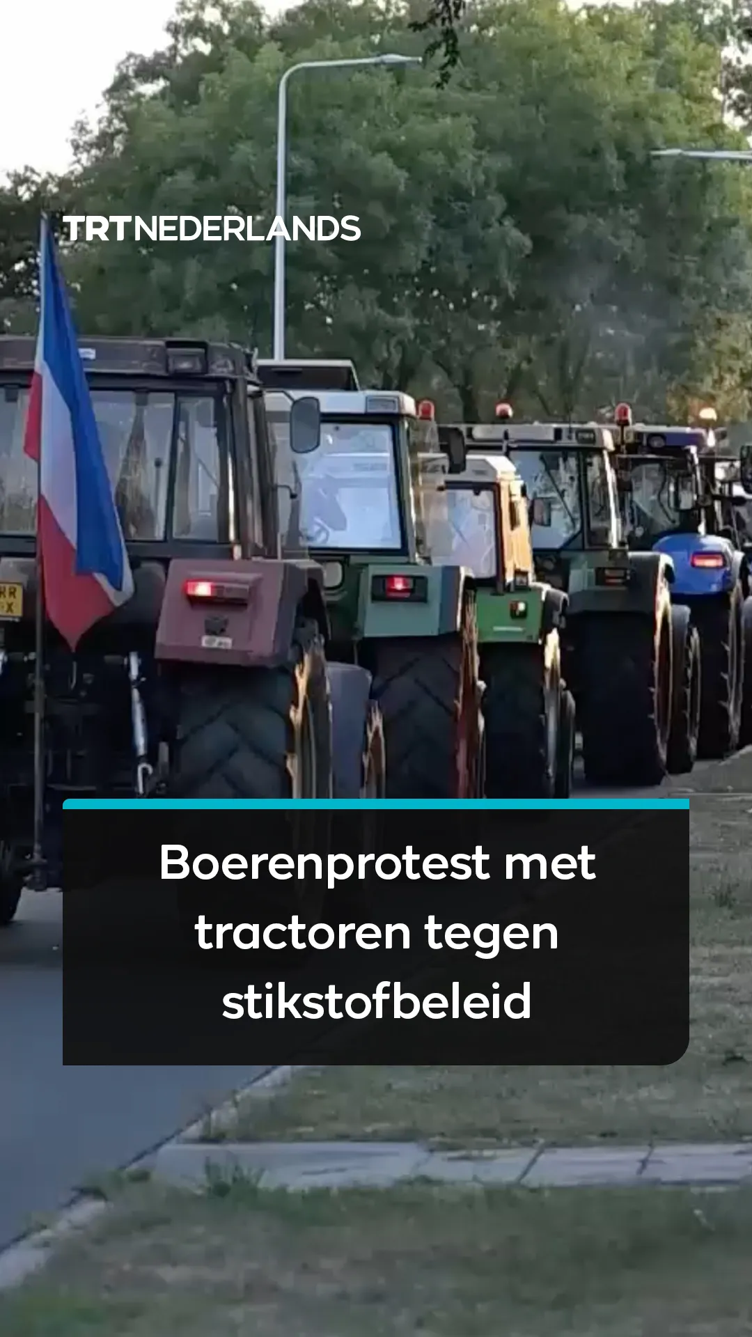 Nederlandse boeren protesteren met tractoren in Ommen tegen stikstofbeleid
