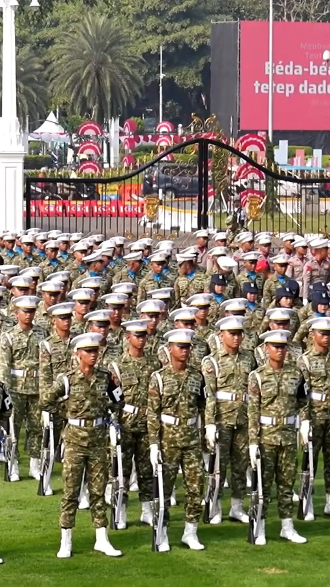 Jelang HUT ke-81 RI, tim upacara dan Paskibraka gelar gladi bersama