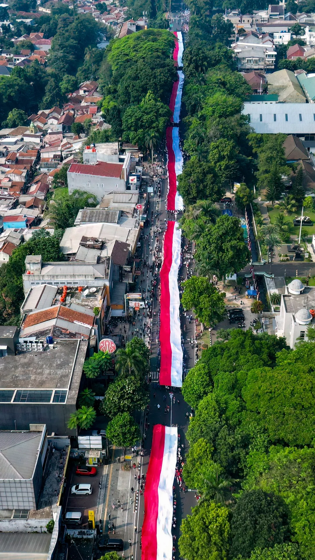 Ribuan warga Bogor semarakkan kemerdekaan lewat kirab bendera sepanjang 500 meter