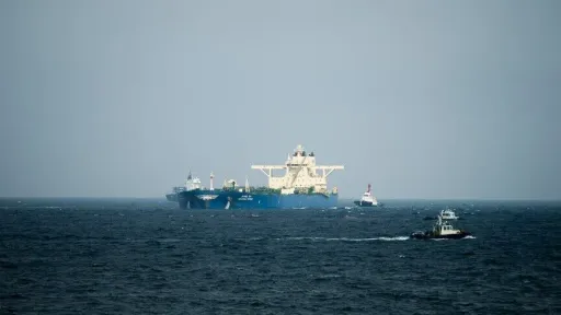 Britanska pomorska agencija izvijestila o incidentu koji uključuje tanker, vojne snage u Omanskom zaljevu
