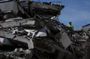 Race to find survivors as Colombia earthquake death toll climbs