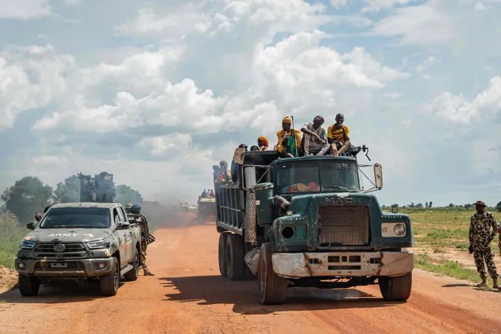Gunmen kill 13 as people run comot from 15 Nigerian villages