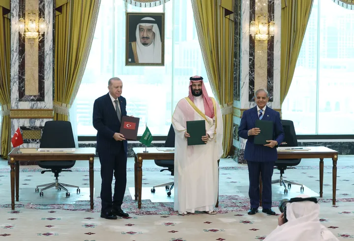 Mecca pact with Türkiye, Pakistan 'long-term' deal to boost cooperation: Saudi King Salman