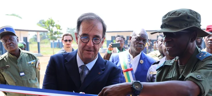 Centrafrique : l’ambassadeur de France fait venir des jeunes femmes à sa résidence