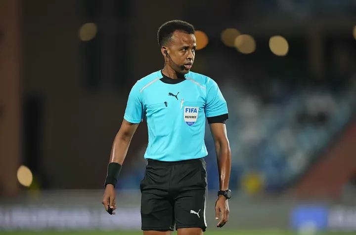 Foot: privé de Mondial, l'arbitre somalien Omar Artan va diriger la Supercoupe d'Europe