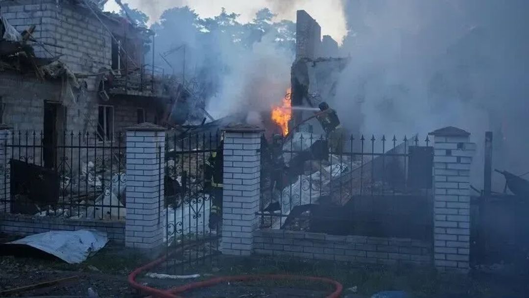 Rusia dhe Ukraina akuzojnë njëra tjetrën për sulmet ajrore gjatë natës që vranë katër persona
