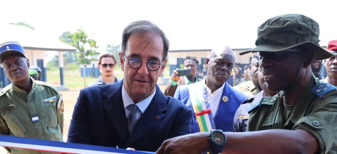 France: procédure contre l’ambassadeur en Centrafrique après des révélations sur des visites