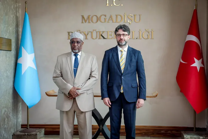 Hoggaamiyaha Koonfur Galbeed oo Muqdisho kula kulmay Safiirka Turkiga ee Soomaaliya