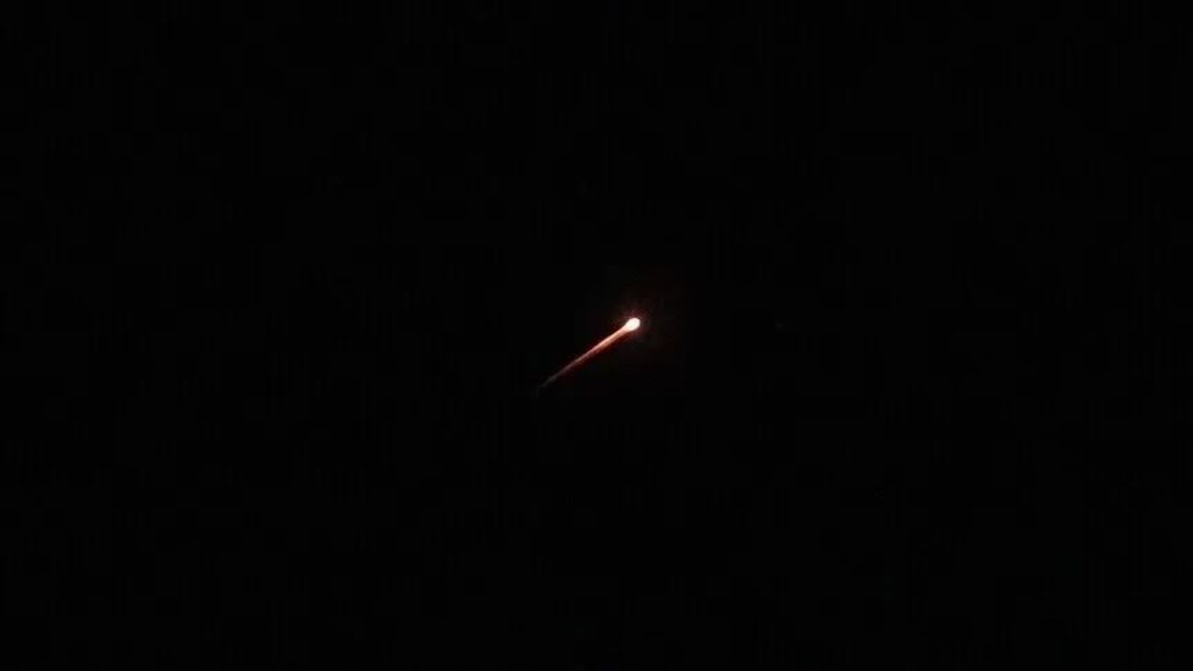 Grupi Huthi përsërit sulmin me raketa balistike në portin Mokha të Jemenit