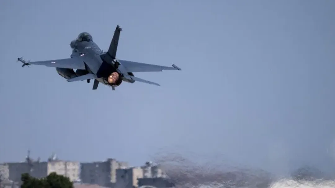 Avioni luftarak F 16 rrëzohet gjatë fluturimit stërvitor në Türkiye  shpëton piloti
