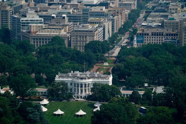 Trump administration to spend at least $900M on White House construction: report