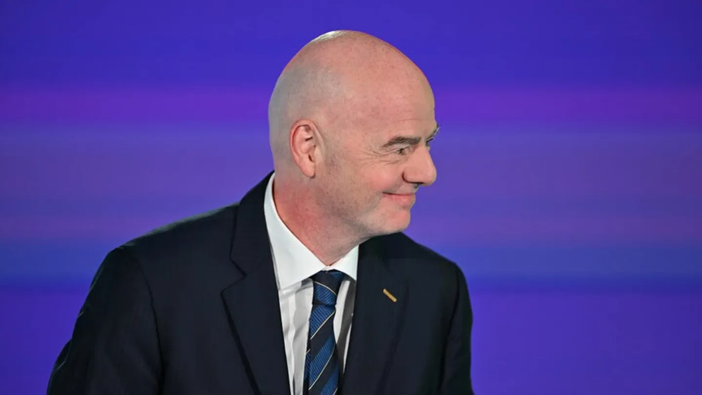 Gjashtë drejtues të federatave arabe të futbollit, pro Infantinos mes thirrjeve për dorëheqjen e tij