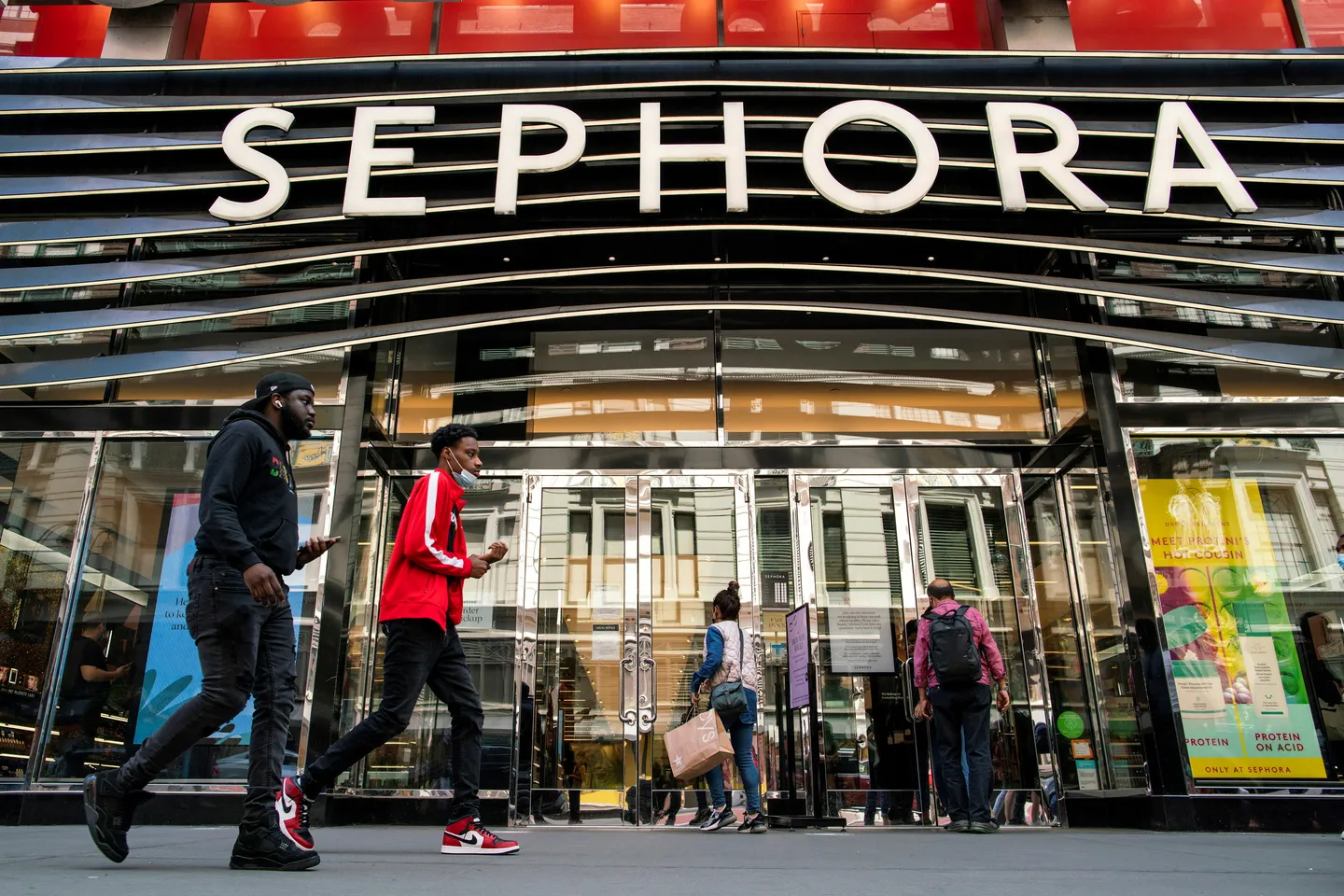 Sephora начинает продавать свою продукцию в Израиле через местного ретейлера