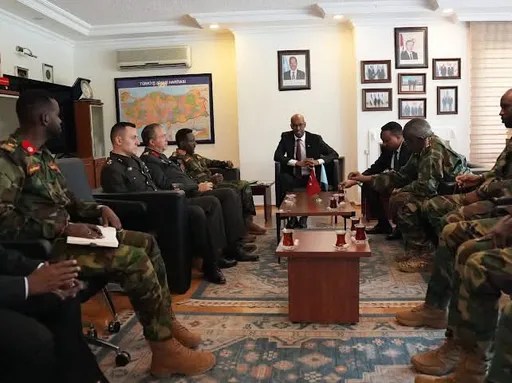Taliyaha Ciidanka Xoogga Dalka oo Booqday Safaaradda Soomaaliya ee Ankara