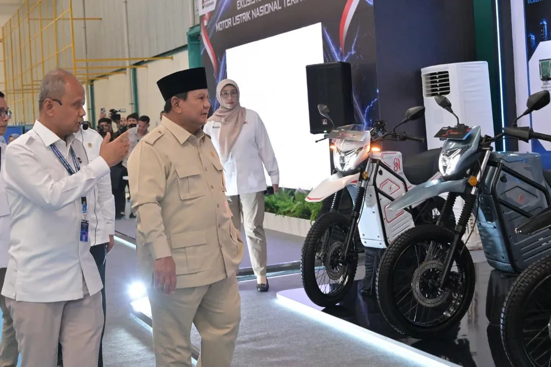 Prabowo dorong industri EV nasional, sebut produksi massal mobil listrik dimulai 2028