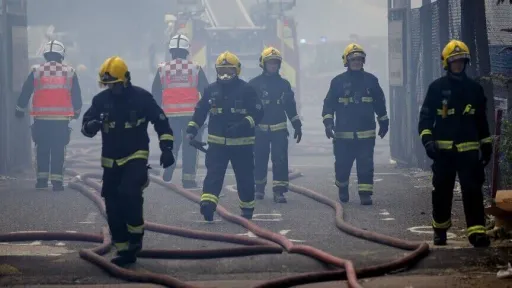Najmanje šest kuća gori u Engleskoj, temperature prelaze 38 stepeni