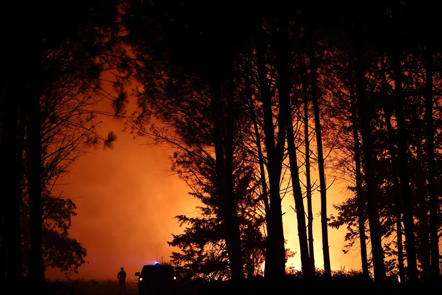 Incendie dans les Landes: 1100 hectares brûlés et 525 personnes évacuées