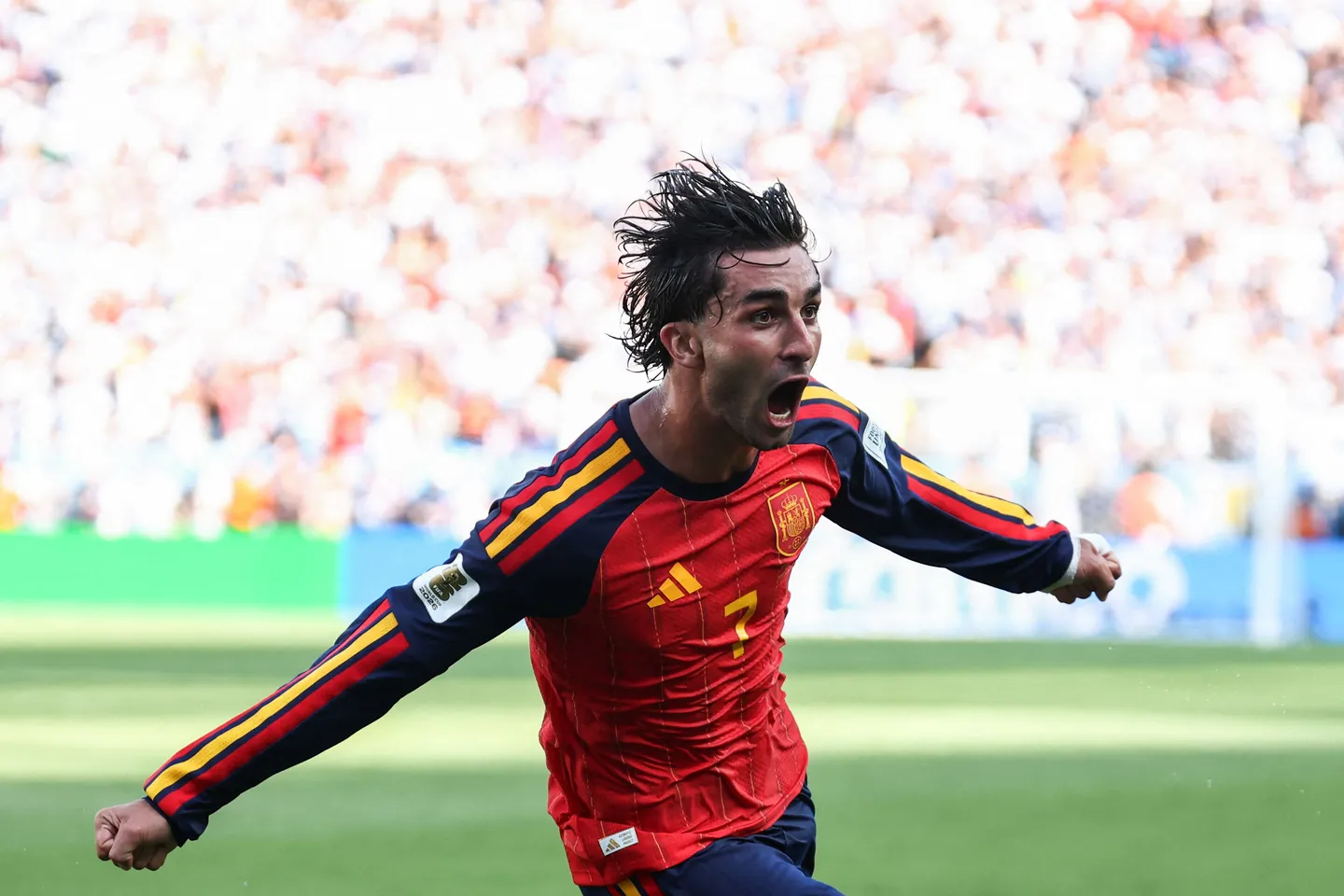 Ɗanwasan Sifaniya da ya ci Gasar Kofin Duniya Ferran Torres ya koma PSG daga Barcelona