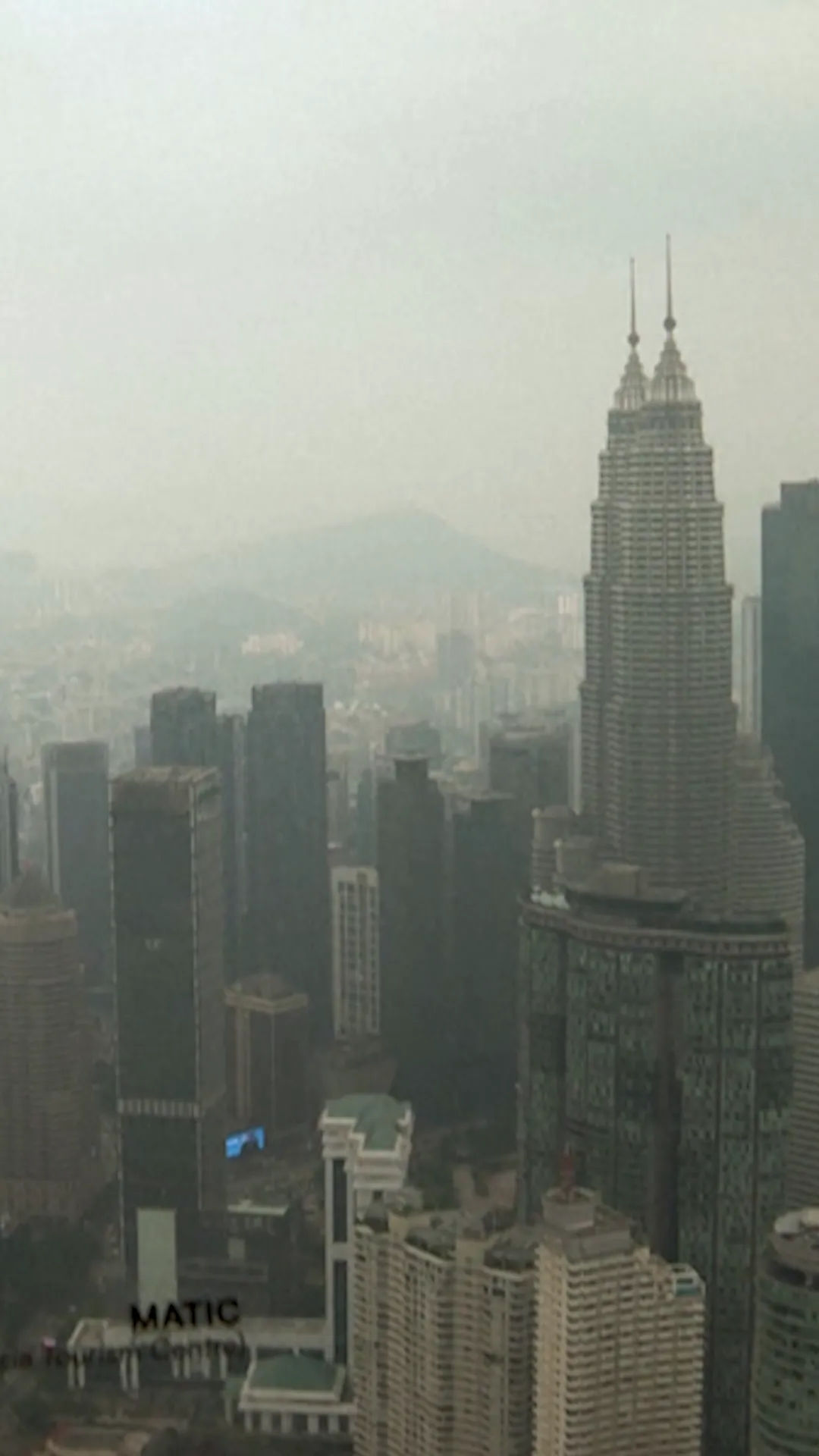 Kabut asap selimuti Malaysia akibat kebakaran hutan parah di Indonesia
