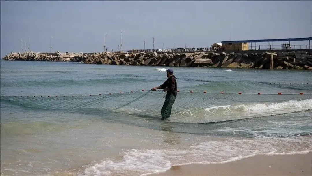 Plagosen tre peshkatarë palestinezë nga zjarri i marinës izraelite në Gaza