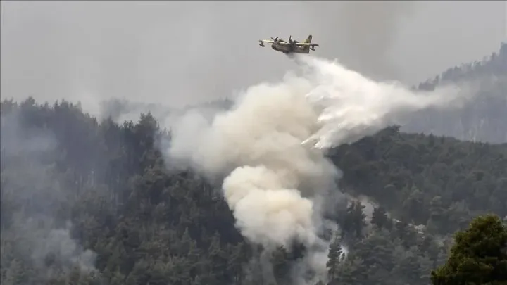 OS BiH angažovao dodatne resurse: Helikopteri gase požare u Konjicu i Bosanskom Grahovu