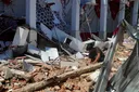 زلزال بقوة 7.7 درجات يضرب سواحل إندونيسيا وتحذيرات من موجات تسونامي