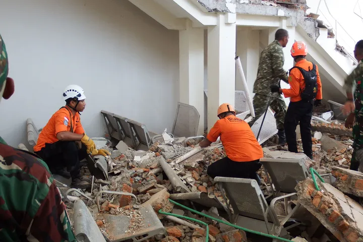 Korban gempa NTT capai 83 jiwa, pasokan logistik menipis