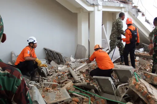 Korban gempa NTT capai 83 jiwa, pasokan logistik menipis