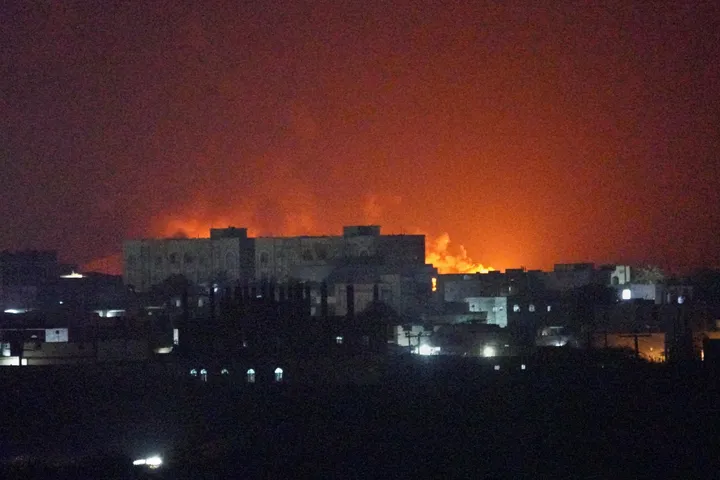 Yemeni army strikes kill three Houthi members in Taiz