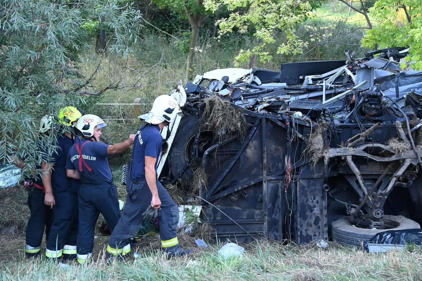 Polish bus crashes on Hungarian motorway, killing a dozen passengers