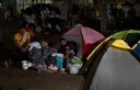 La lluvia agrava emergencia de colombianos que se refugian en carpas: “Aquí está todo lo que tengo”