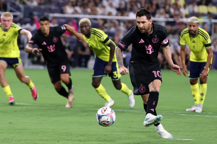Lionel Messi ya ɓarar da fenareti na uku a jere yayin da aka lallasa kulob ɗinsa da ci 4-1