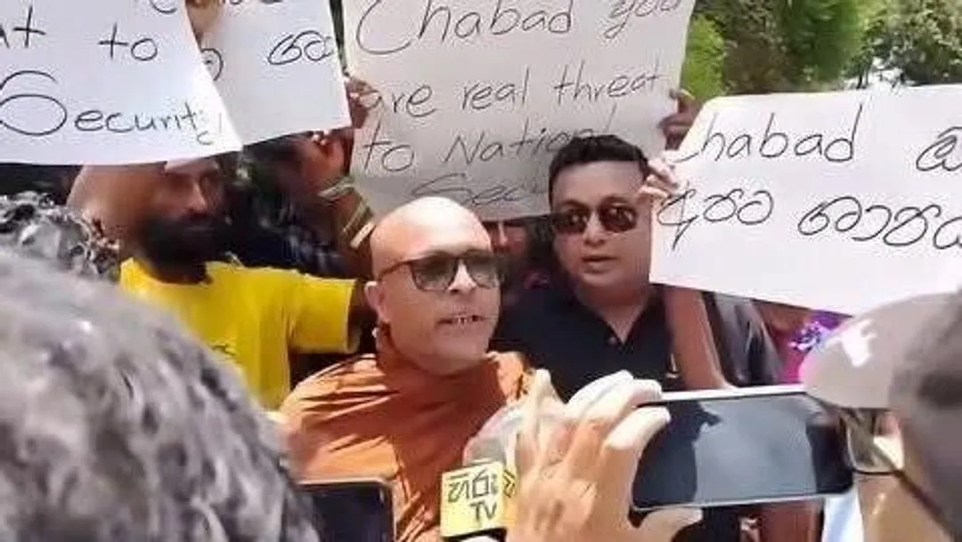 הפגנות בדרום סרי לנקה נגד פעילות ישראלית בלתי חוקית ומוקדים דתיים