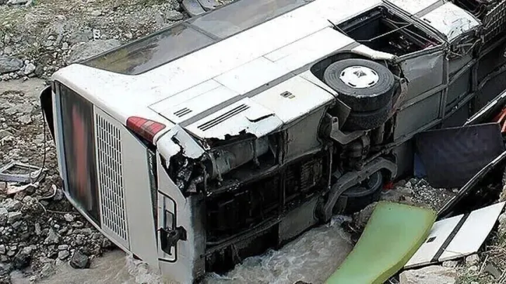 Përmbyset një autobus turistik në Hungari, të paktën 12 të vdekur dhe 10 të plagosur