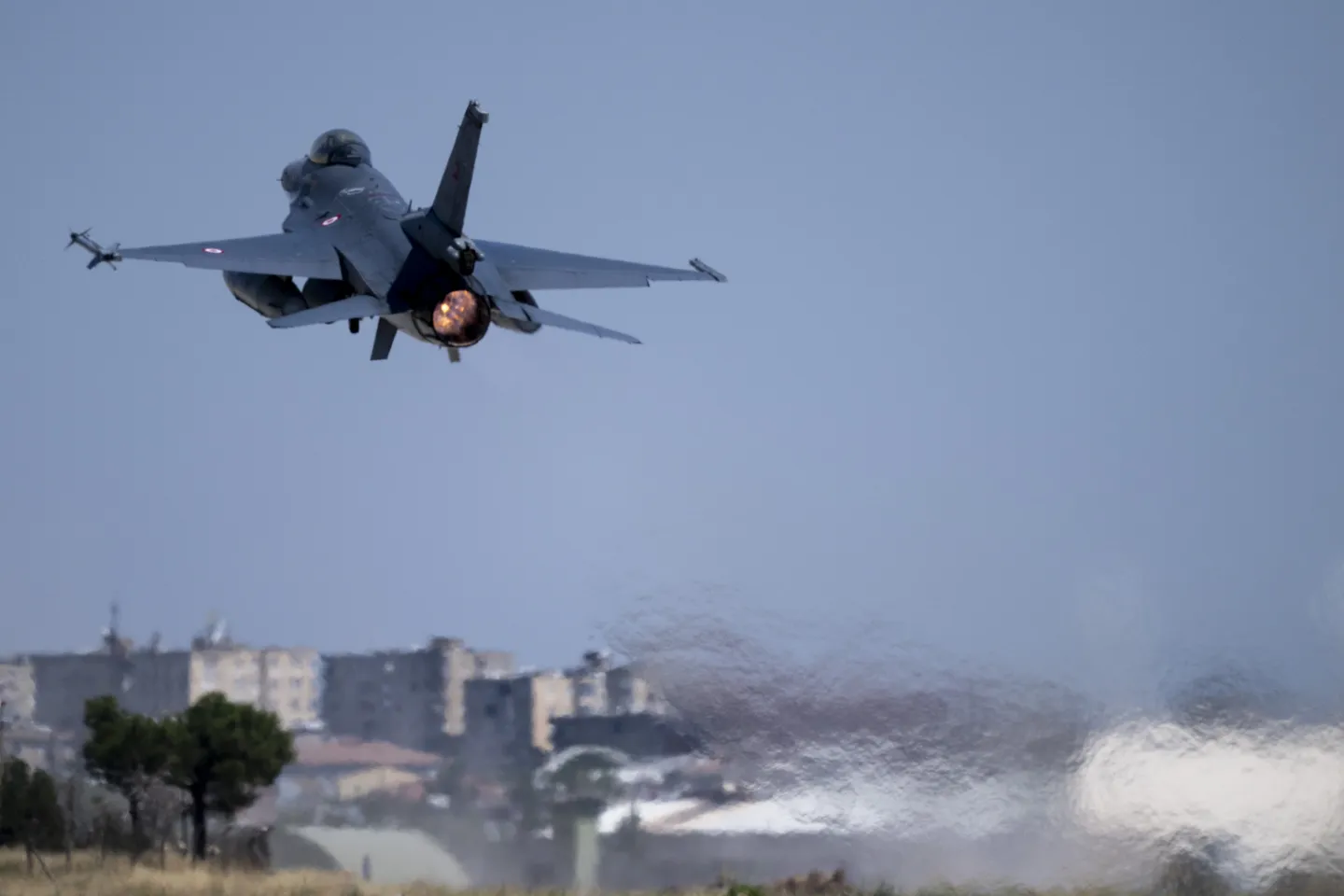 Турецкие F-16 отработали перехват целей в Румынии