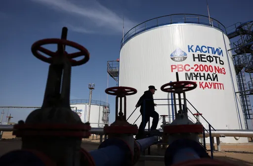 Казахстан сократил экспорт нефти через российские порты