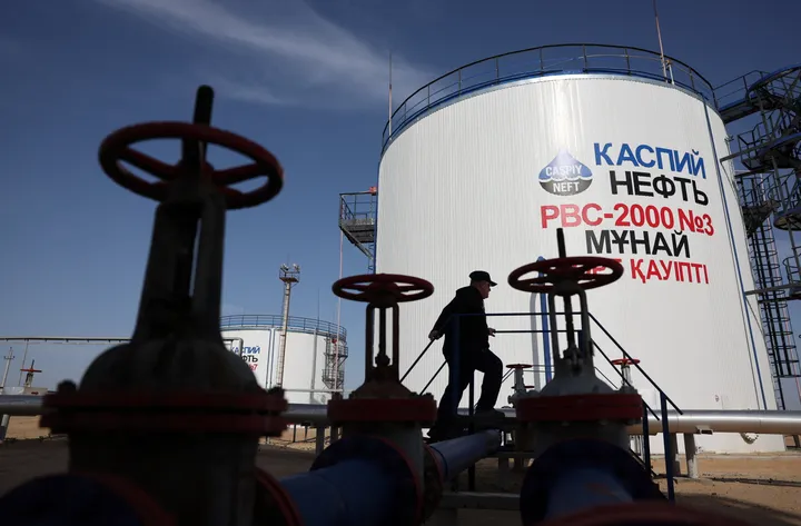 Казахстан сократил экспорт нефти через российские порты